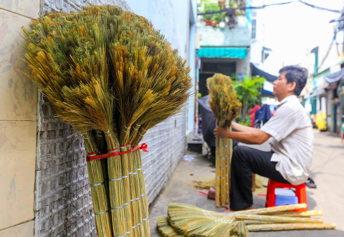 Xóm hơn nửa thế kỷ làm chổi đót ở Sài Gòn Ảnh 11