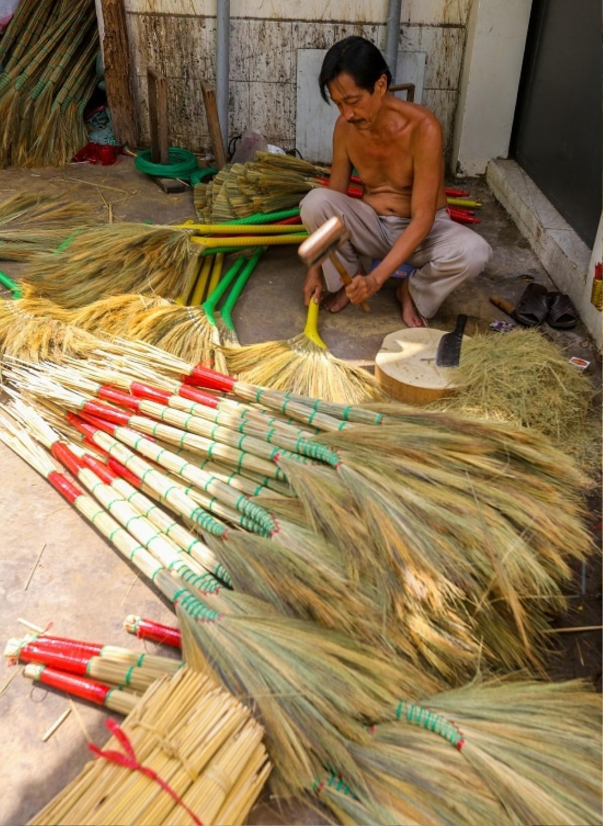 Xóm hơn nửa thế kỷ làm chổi đót ở Sài Gòn Ảnh 9