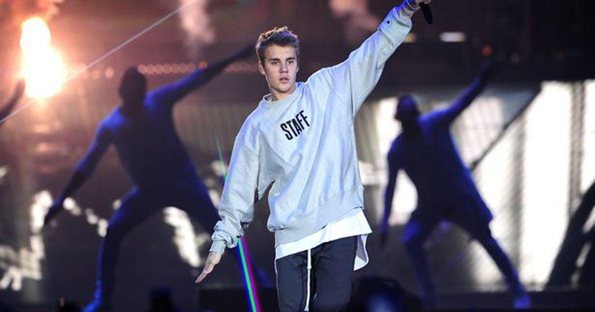 Không chỉ kết hợp đầy bất ngờ, Justin Bieber còn 'mượn' sân khấu Coachella của Ariana để thả thính về album mới Ảnh 3