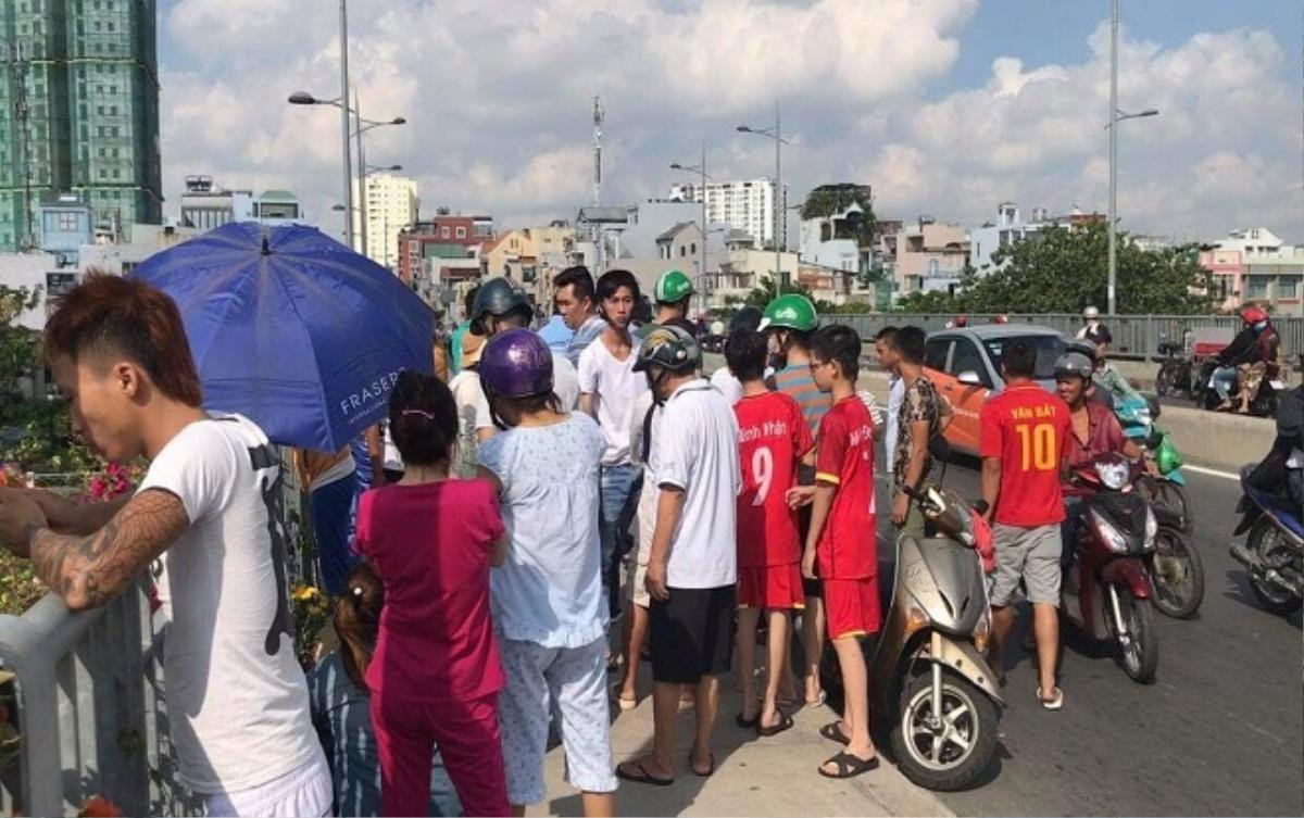 Để lại xe máy trên cầu rồi đi ‘chơi’, thanh niên Sài Gòn khiến hàng chục cảnh sát lặn tìm Ảnh 2