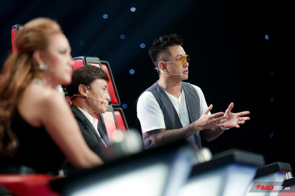 1001 biểu cảm của HLV Tuấn Hưng trên ghế nóng The Voice 2019: Đến bị chặn cũng đáng yêu thế này! Ảnh 12