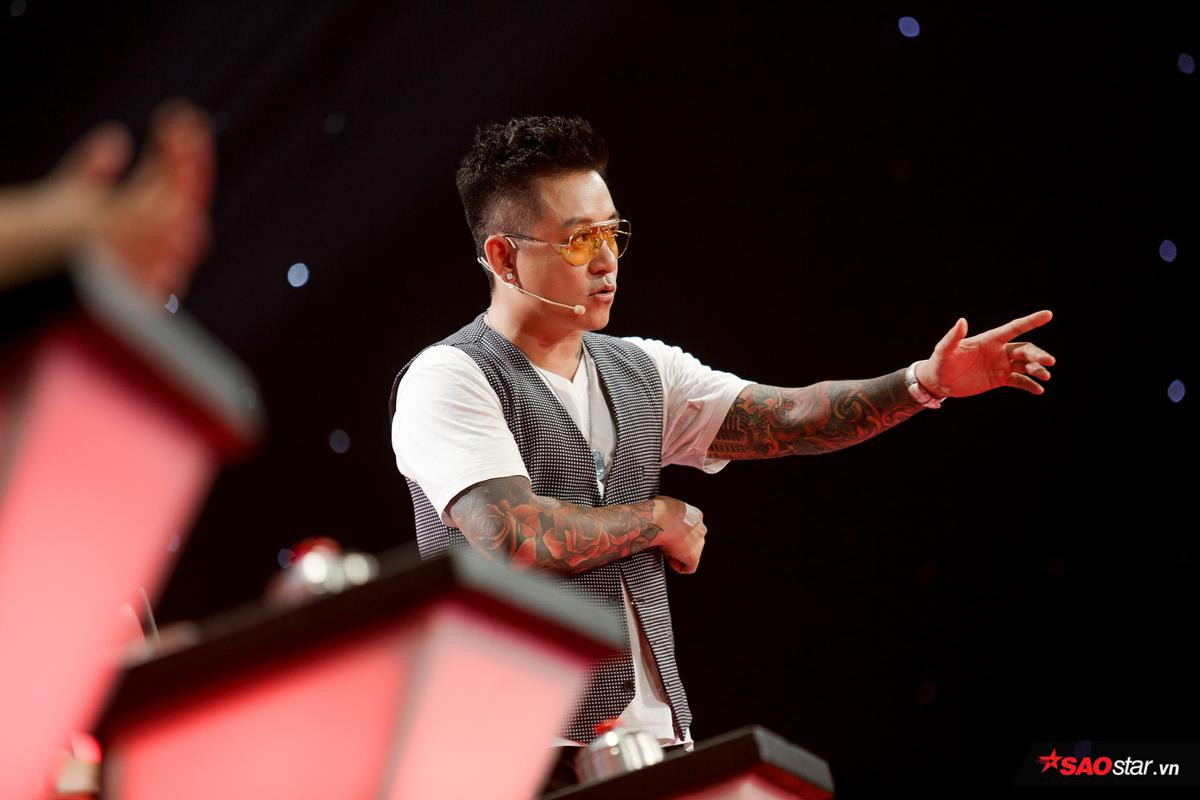 1001 biểu cảm của HLV Tuấn Hưng trên ghế nóng The Voice 2019: Đến bị chặn cũng đáng yêu thế này! Ảnh 10