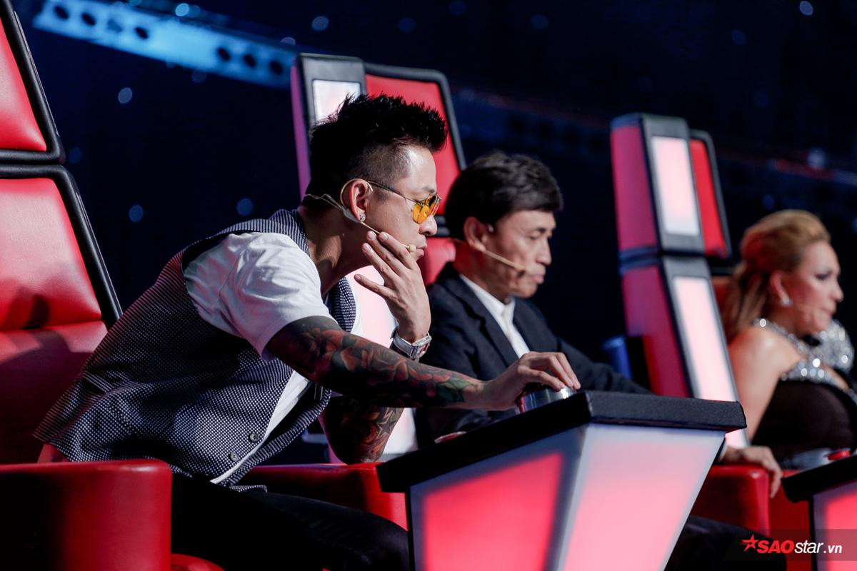 1001 biểu cảm của HLV Tuấn Hưng trên ghế nóng The Voice 2019: Đến bị chặn cũng đáng yêu thế này! Ảnh 11