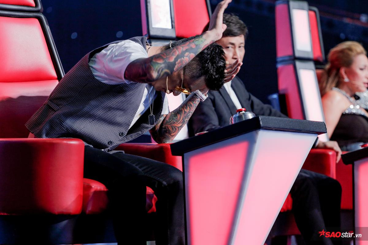 1001 biểu cảm của HLV Tuấn Hưng trên ghế nóng The Voice 2019: Đến bị chặn cũng đáng yêu thế này! Ảnh 5