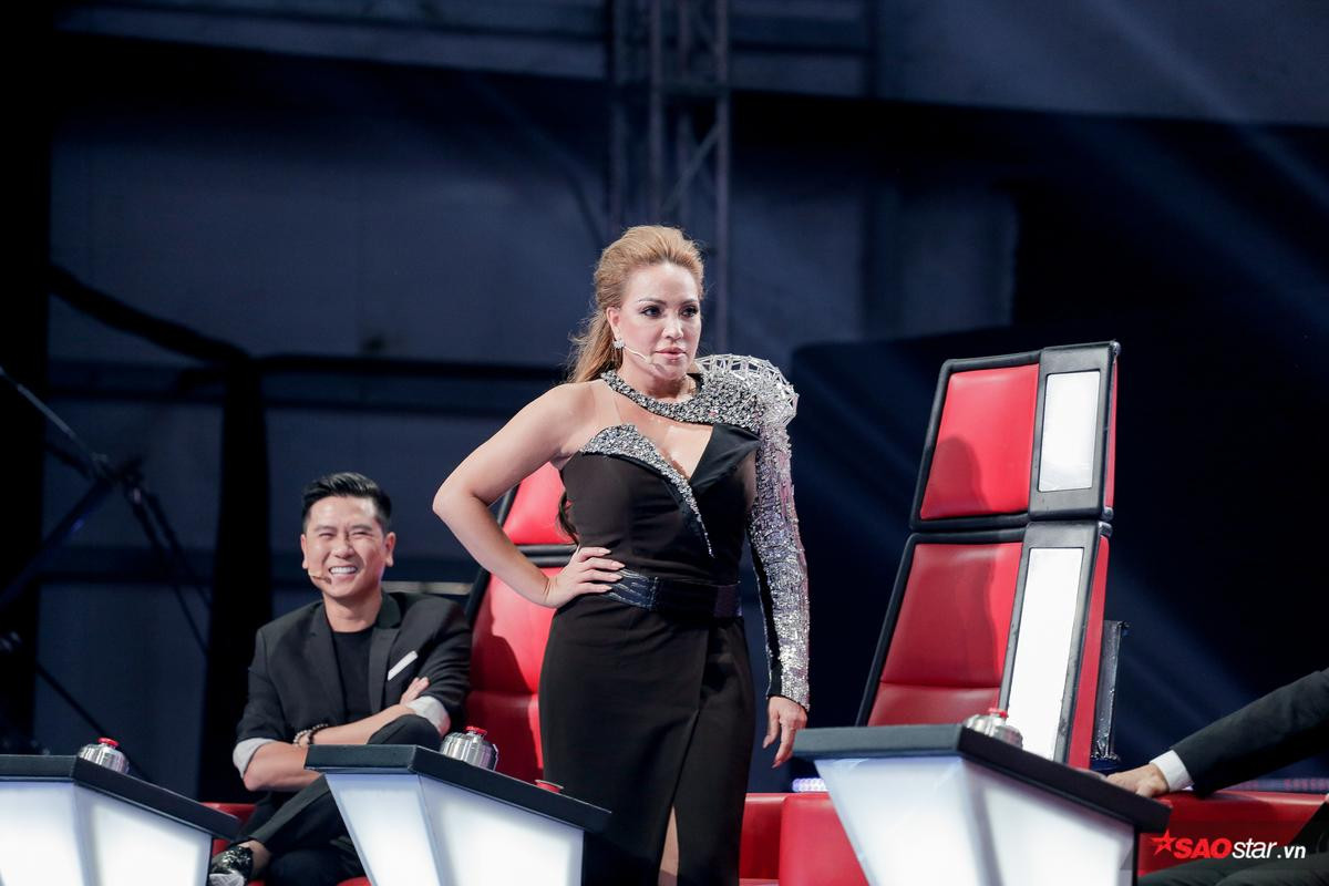 1001 biểu cảm của HLV Tuấn Hưng trên ghế nóng The Voice 2019: Đến bị chặn cũng đáng yêu thế này! Ảnh 6