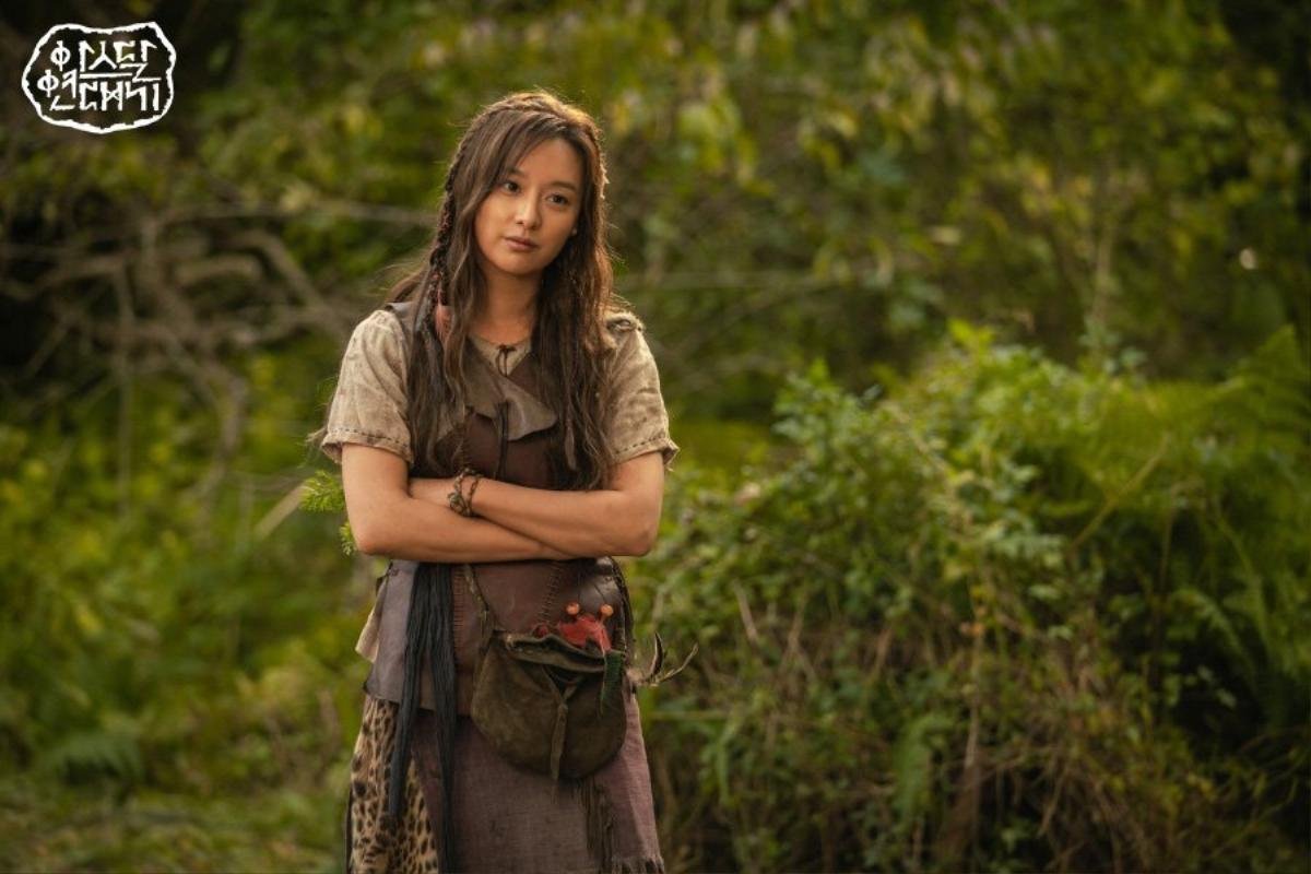 'Arthdal Chronicles': Cô thổ dân Kim Ji Won xinh đẹp, được cả Song Joong Ki và Jang Dong Gun yêu thương Ảnh 3