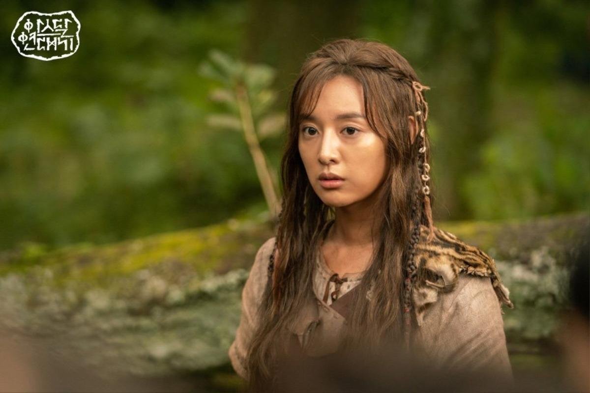 'Arthdal Chronicles': Cô thổ dân Kim Ji Won xinh đẹp, được cả Song Joong Ki và Jang Dong Gun yêu thương Ảnh 6