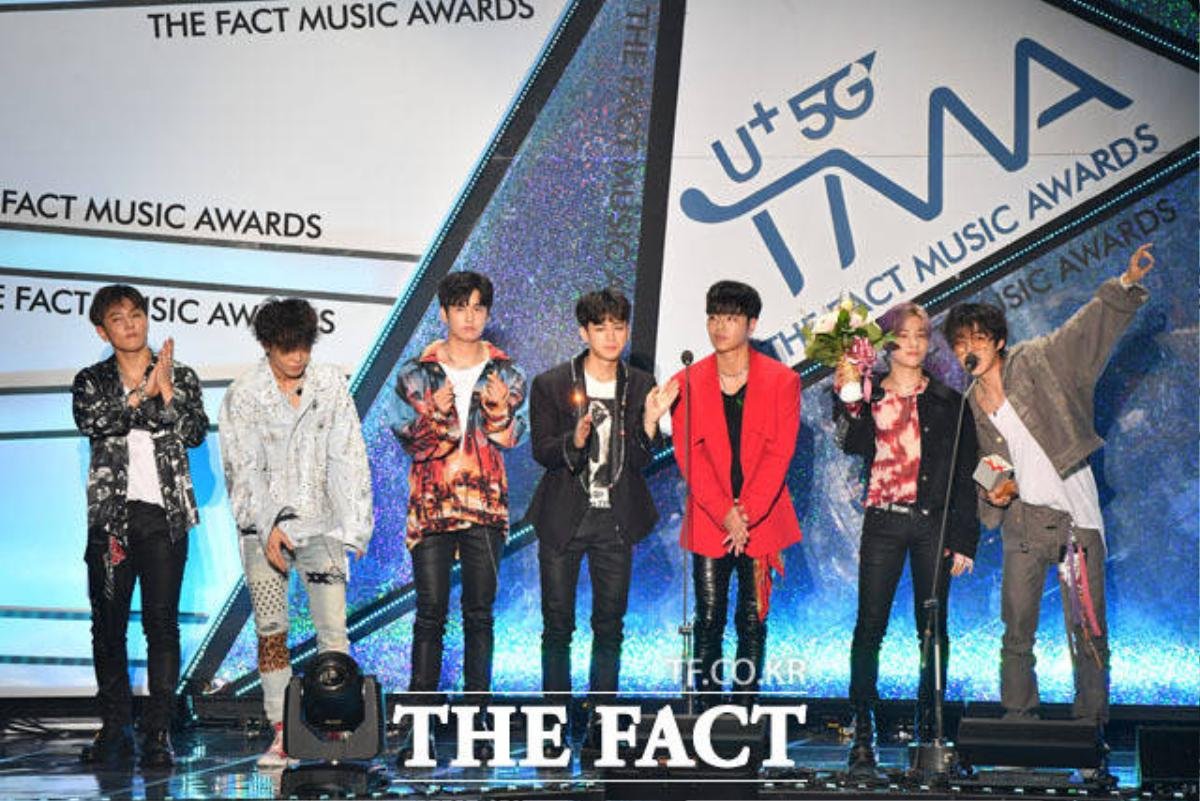 Ảnh hiếm hoi dàn diễn viên trao giải cho BTS, SUJU và NU'EST tại 'The Fact Music Awards 2019' Ảnh 23