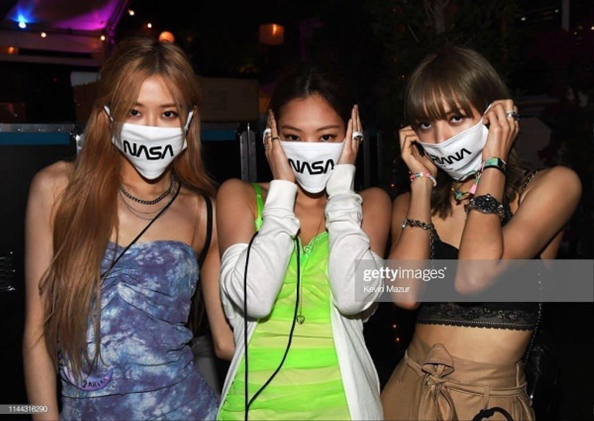 Black Pink không hề lép vế khi so kè sắc vóc với dàn thiên thần nội y Victoria's Secret tại Coachella 2019 Ảnh 6