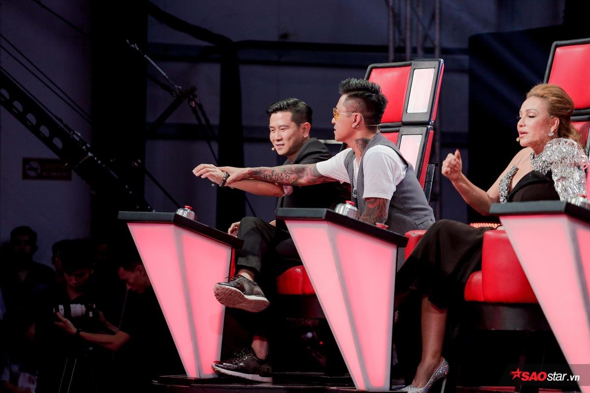 Tập 3 The Voice 2019: Mải mê bấm chọn cho Tuấn Ngọc, Thanh Hà cay đắng bị Tuấn Hưng CHẶN? Ảnh 6