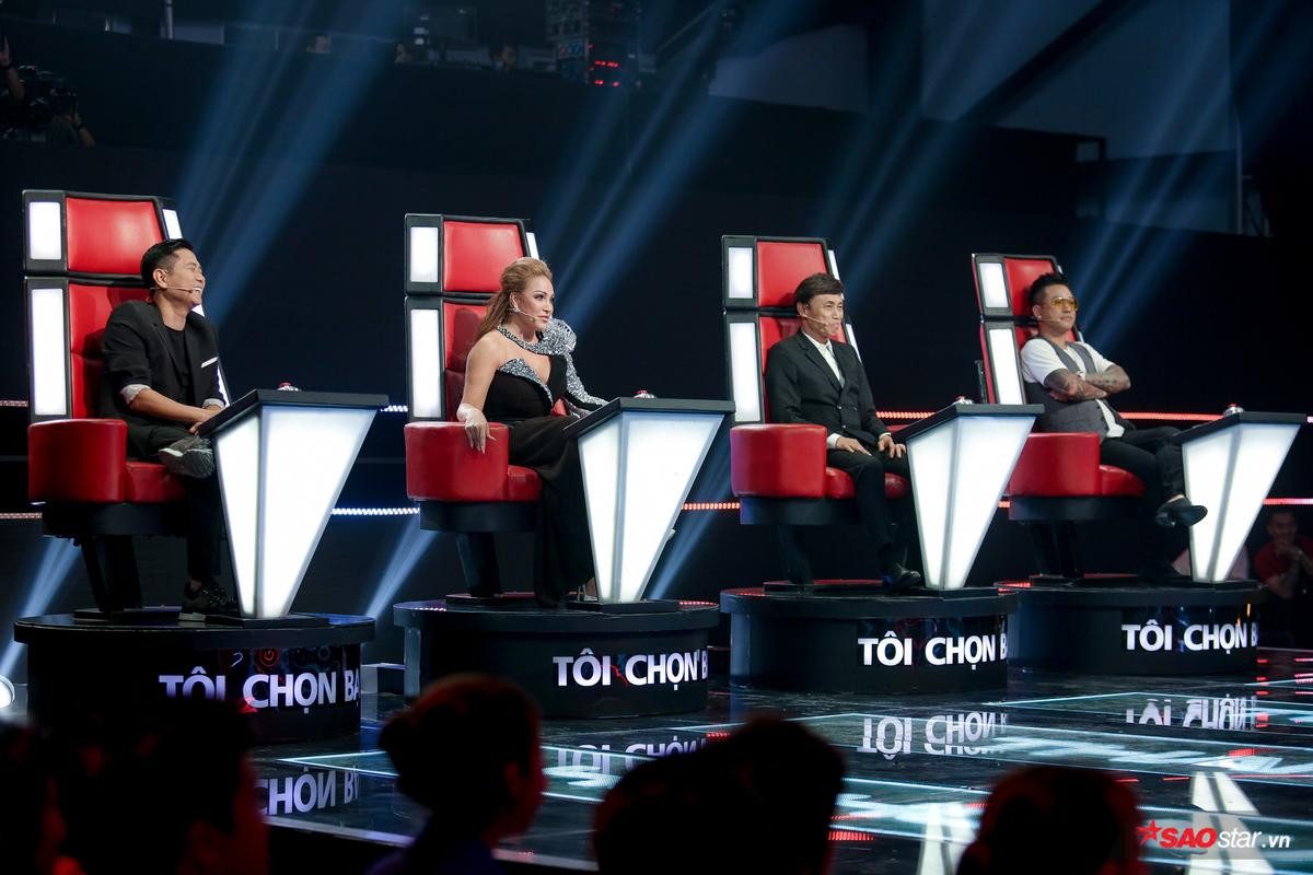 The Voice 2019: 'Bộ sậu' siêu đẳng cấp 'bắn tiếng Anh' như dân bản địa khiến khán giả 'tâm phục khẩu phục' Ảnh 1