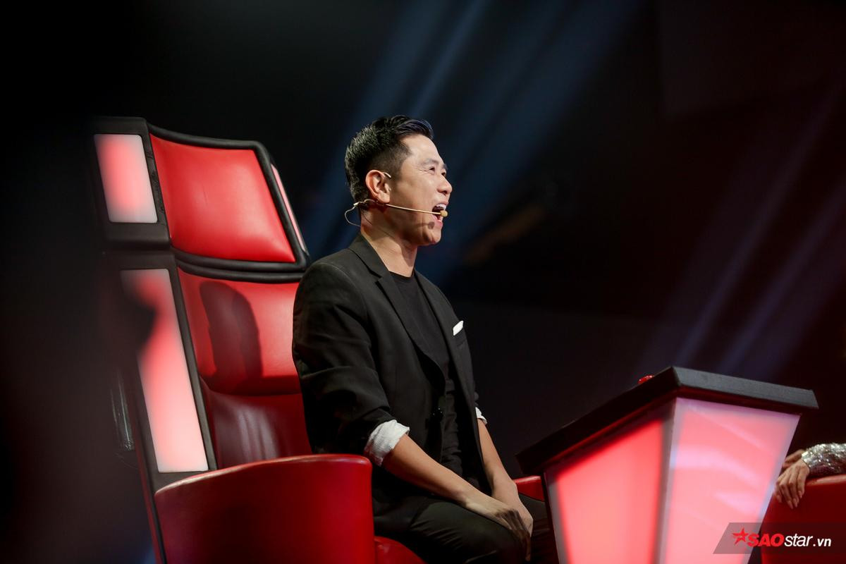 The Voice 2019: 'Bộ sậu' siêu đẳng cấp 'bắn tiếng Anh' như dân bản địa khiến khán giả 'tâm phục khẩu phục' Ảnh 9