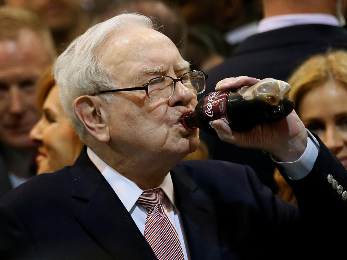 Dù đã ở tuổi 88, tỷ phú Warren Buffett vẫn ăn McDonald’s 3 lần mỗi tuần và uống Coca đều đặn khi nói ông 'không sợ cái chết' Ảnh 1