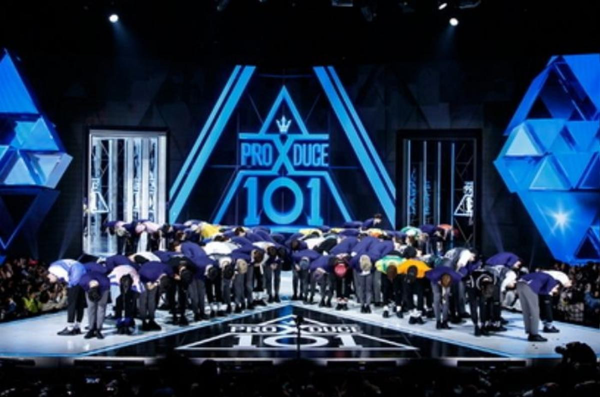 Tập đặc biệt PRODUCE X 101: Dàn thực tập sinh đi catwalk trên sân khấu chữ X không kém gì Miss Universe 2018! Ảnh 1