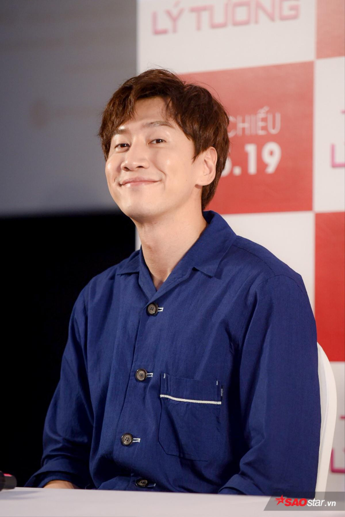 Shin Ha Kyun lịch thiệp, Lee Kwang Soo siêu đáng yêu, Esom ấn tượng với lượng fan hùng hậu của 'hươu cao cổ' ở Việt Nam Ảnh 1