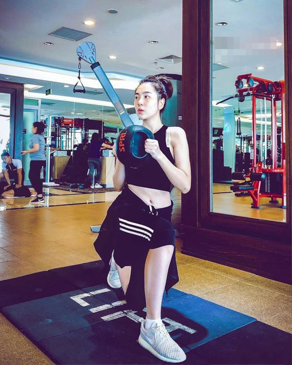 Khoe ảnh trong phòng gym, MC Mai Ngọc khiến khán giả thích thú vì vẻ gợi cảm và khỏe khoắn Ảnh 6