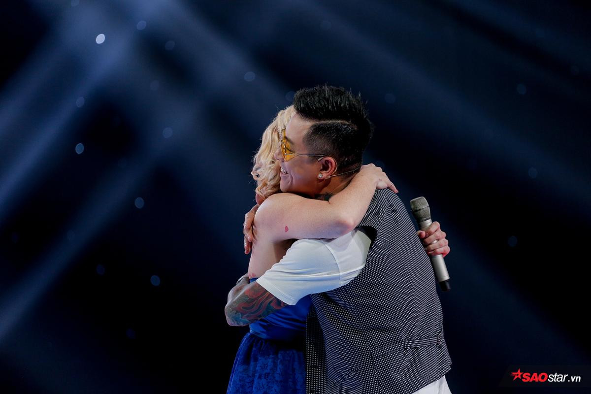 The Voice 2019: Ella Beth - Cô gái nước ngoài hát Hương Ngọc Lan khiến Hồ Hoài Anh và Thanh Hà 'mâu thuẫn' Ảnh 7