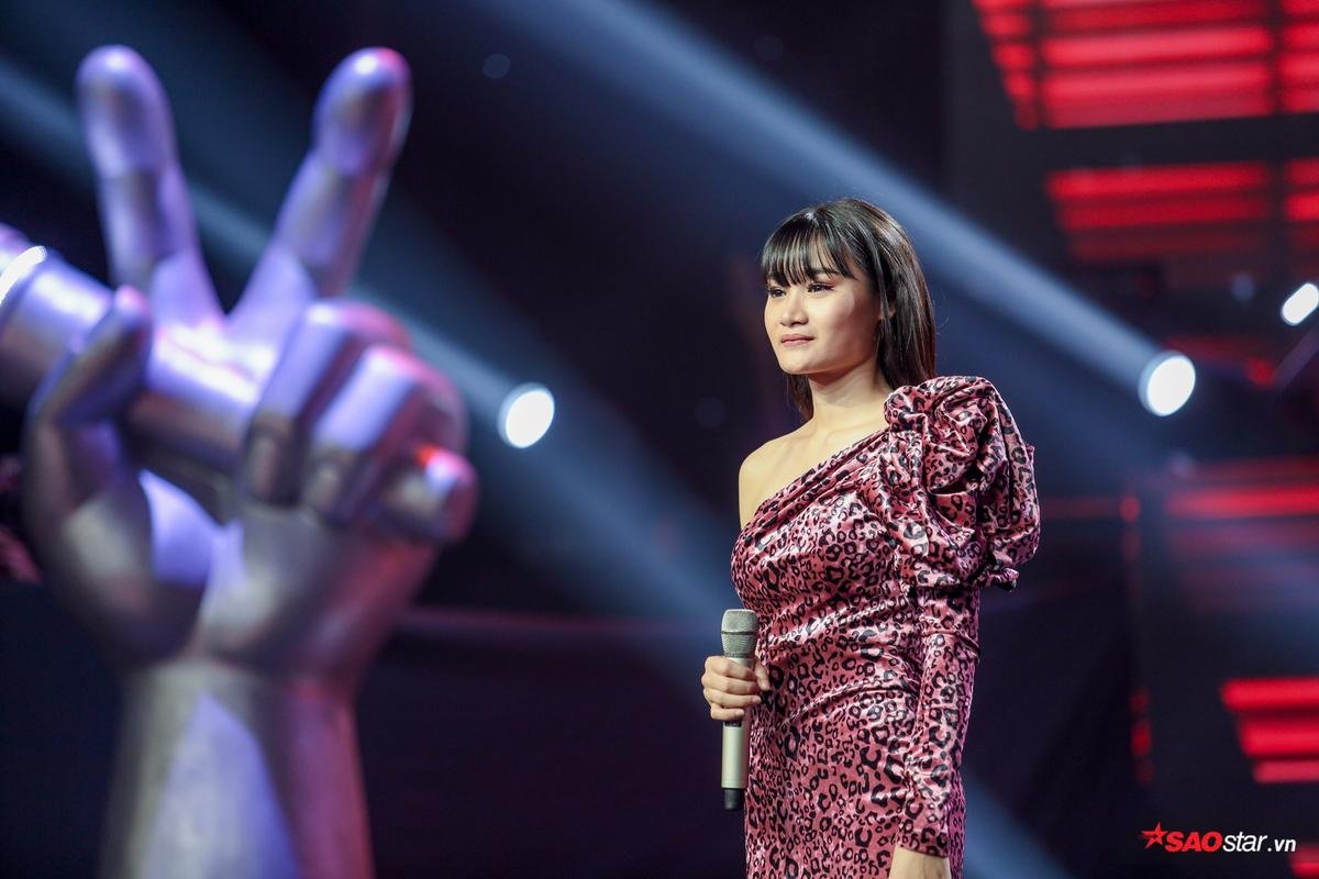 The Voice 2019: Trang Blue khiến HLV Tuấn Hưng ra sức thuyết phục HLV Hồ Hoài Anh 'mở lòng' dù còn nhiều trăn trở Ảnh 3