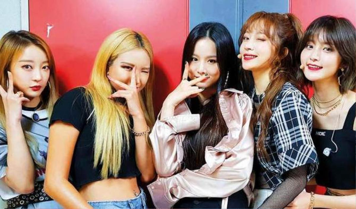 EXID xúc động, bật khóc khi chứng kiến hit 'Up & Down' huyền thoại của mình được tái hiện trên sân khấu Ảnh 1