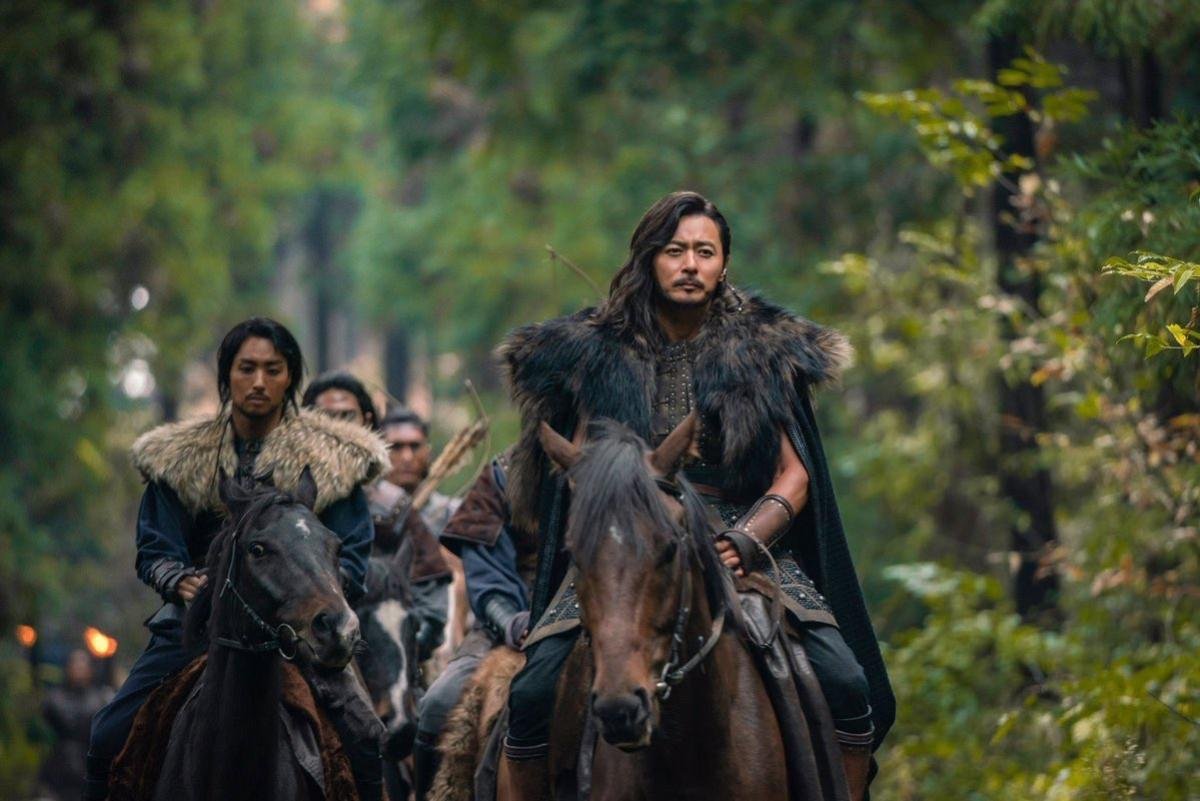 'Arthdal Chronicles': Tung ảnh mới của Song Joong Ki - Kim Ji Won và Jang Dong Gun Ảnh 8