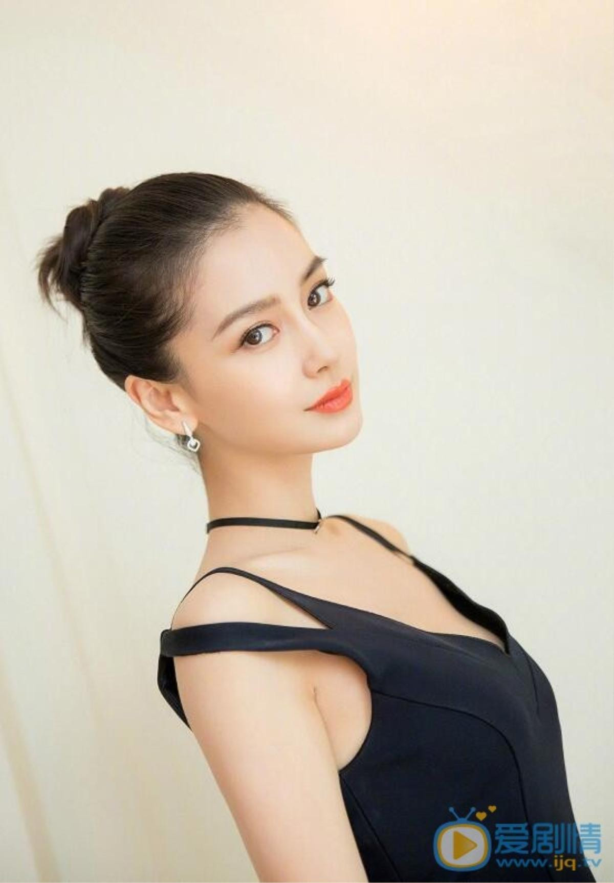 Nhan sắc Angelababy ngày càng 'xuống cấp': Mắt to quá đà, đầu có dấu hiệu bị hói, gương mặt cứng đơ như tượng Ảnh 1