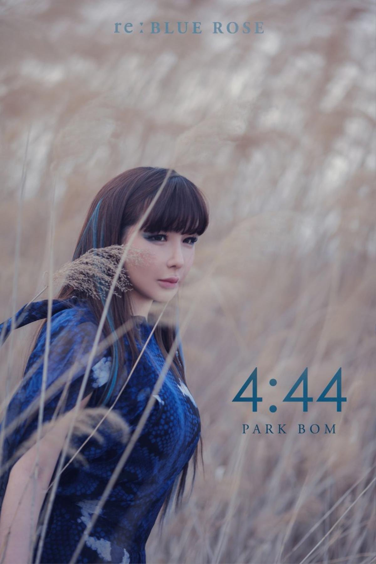 Không chỉ lang thang trên đường, Park Bom còn để Whee In… đi bộ ngoài sa mạc trong teaser '4:44' Ảnh 3