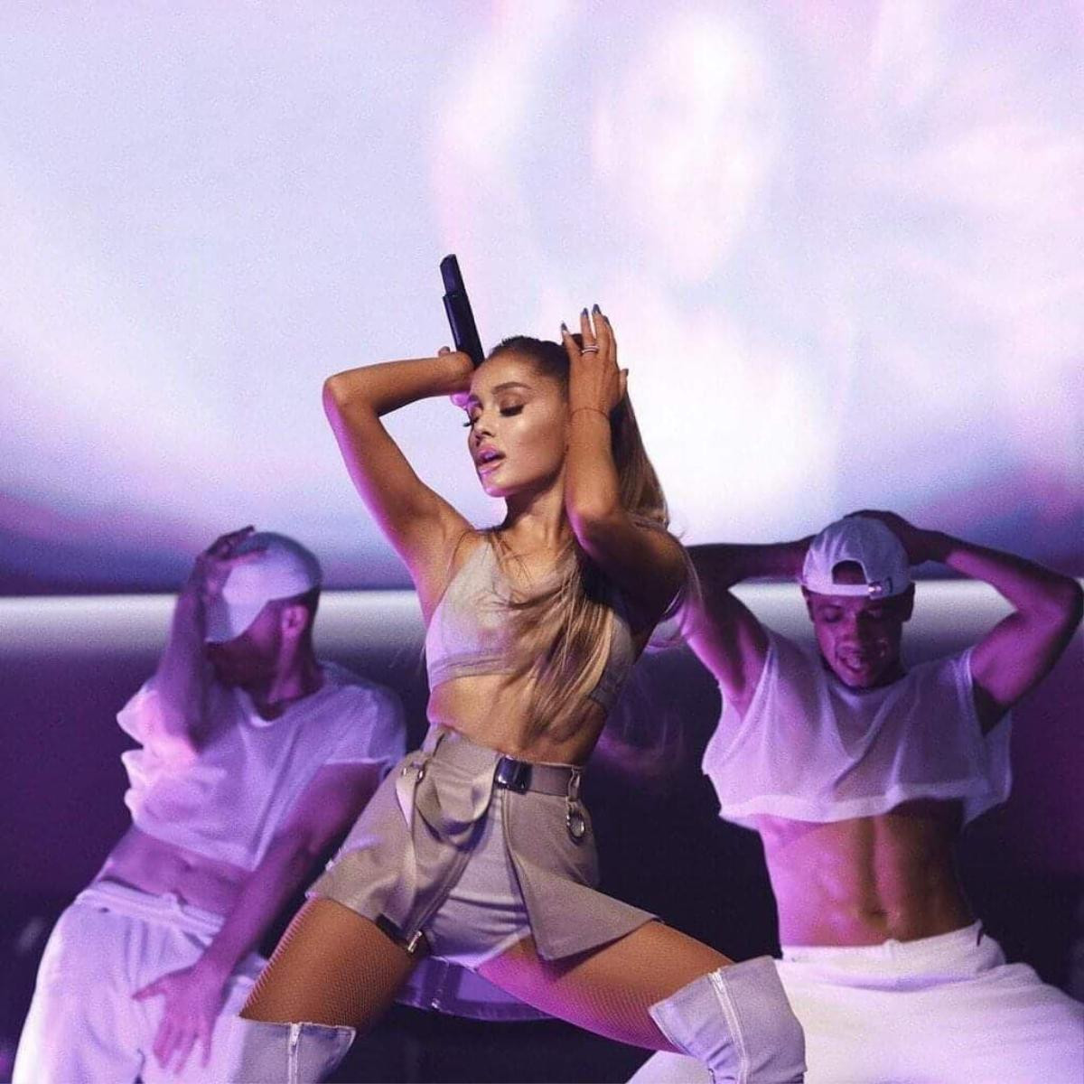 Billboard Music Awards 2019: Ariana Grande không tham dự nhưng vẫn có màn biểu diễn theo cách này Ảnh 4