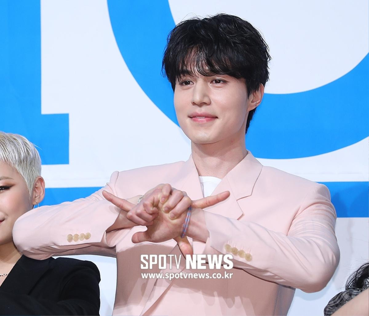 Lee Dong Wook nhận đóng phim cùng Im Siwan, tỏa sáng tại họp báo 'Produce X 101' Ảnh 11