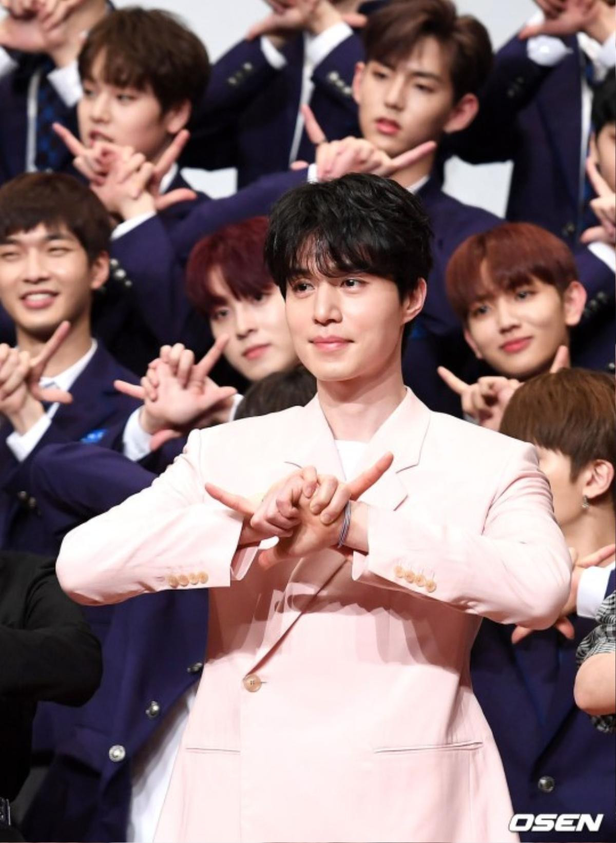 Lee Dong Wook nhận đóng phim cùng Im Siwan, tỏa sáng tại họp báo 'Produce X 101' Ảnh 13