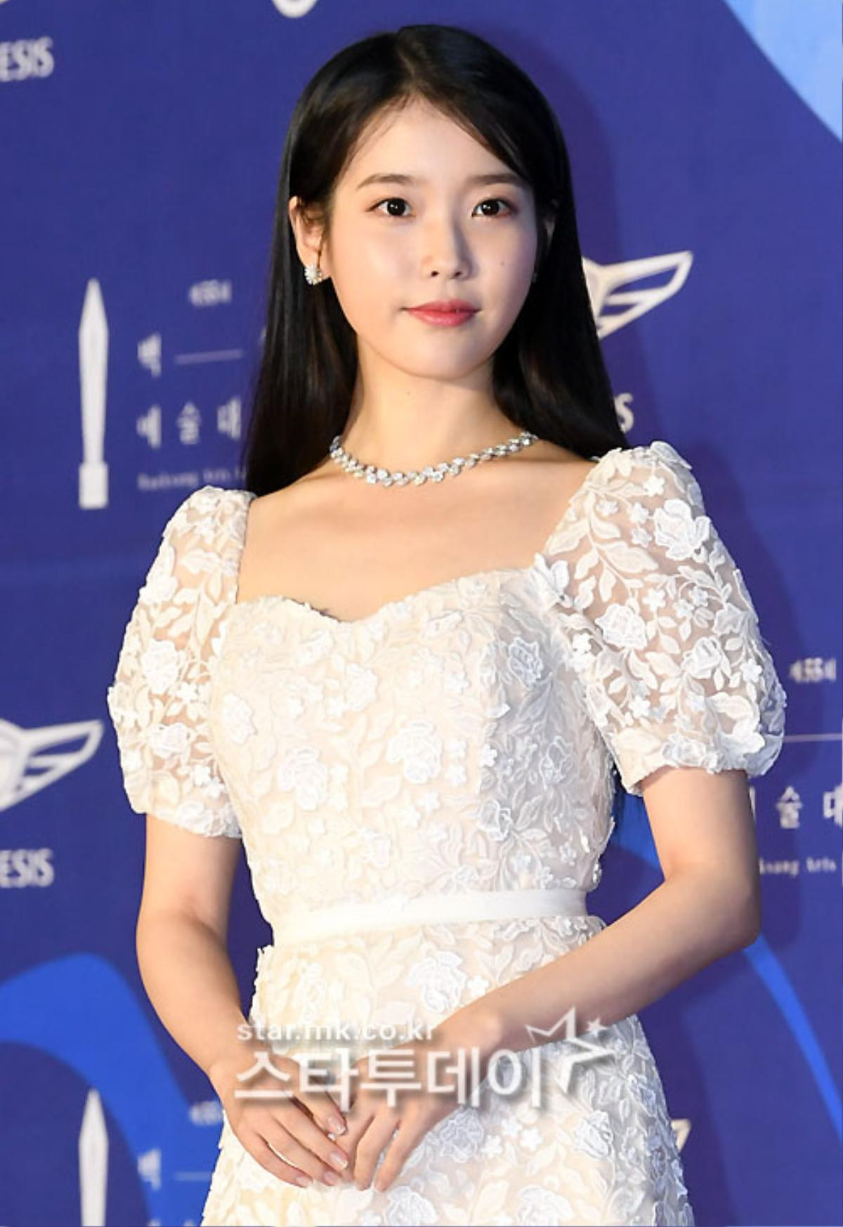 Thảm đỏ 'Baeksang 2019': Suzy đọ sắc cùng IU, tỏa sáng bên Park Bo Gum - Jang Ki Yong Ảnh 16