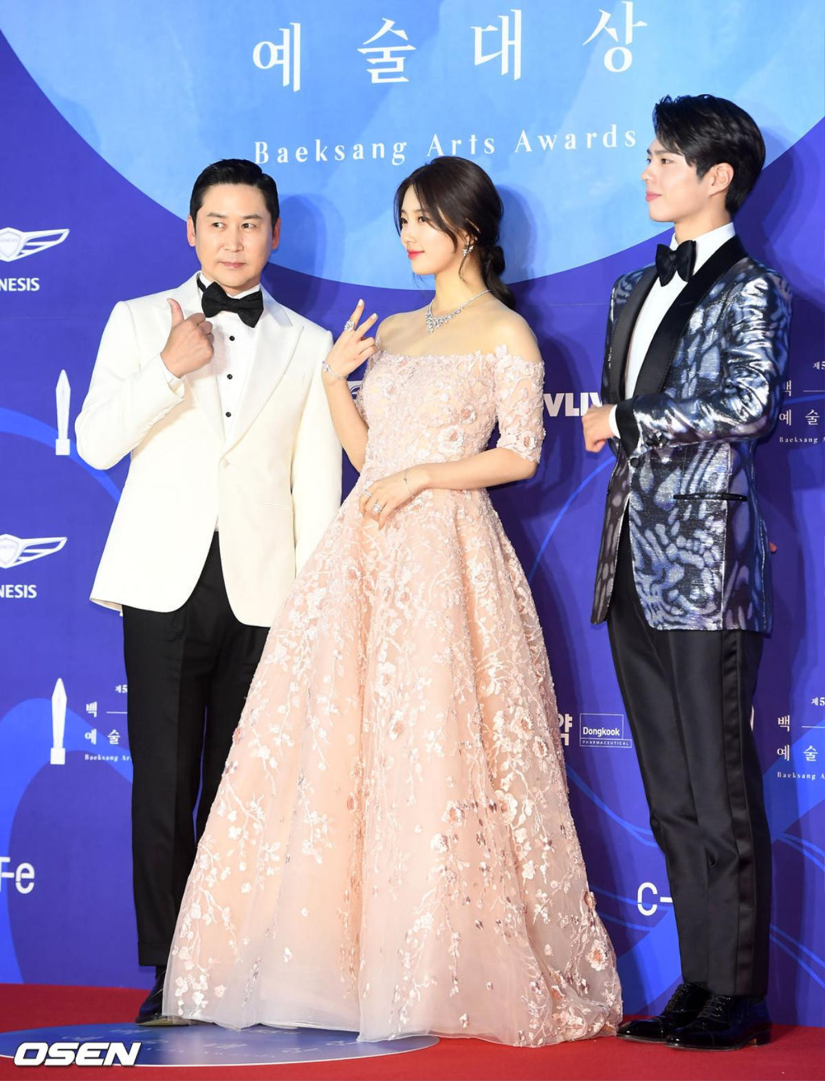 Thảm đỏ 'Baeksang 2019': Suzy đọ sắc cùng IU, tỏa sáng bên Park Bo Gum - Jang Ki Yong Ảnh 3