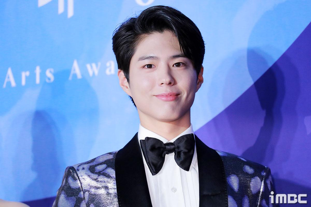 Thảm đỏ 'Baeksang 2019': Suzy đọ sắc cùng IU, tỏa sáng bên Park Bo Gum - Jang Ki Yong Ảnh 5