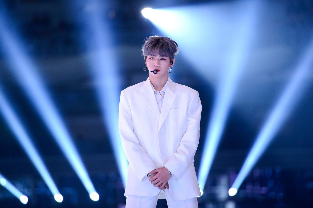 Trai đẹp PRODUCE X 101 thi nhau giành center như Kang Daniel, fan ngăn cản vì 'lời nguyền' kinh khủng này! Ảnh 2