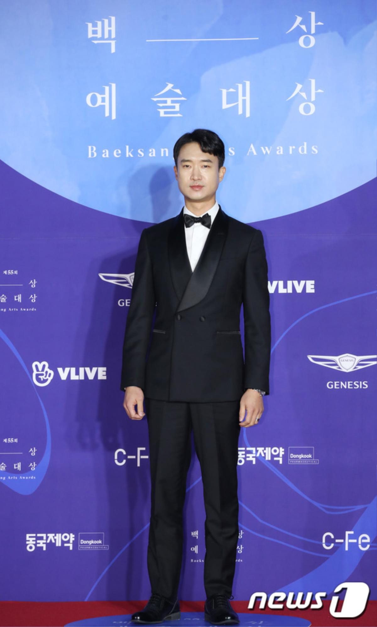 Thảm đỏ 'Baeksang 2019': Han Ji Min tái hợp 'bạn trai màn ảnh' Hyun Bin, Nam Joo Hyuk - Jung Woo Sung Ảnh 33