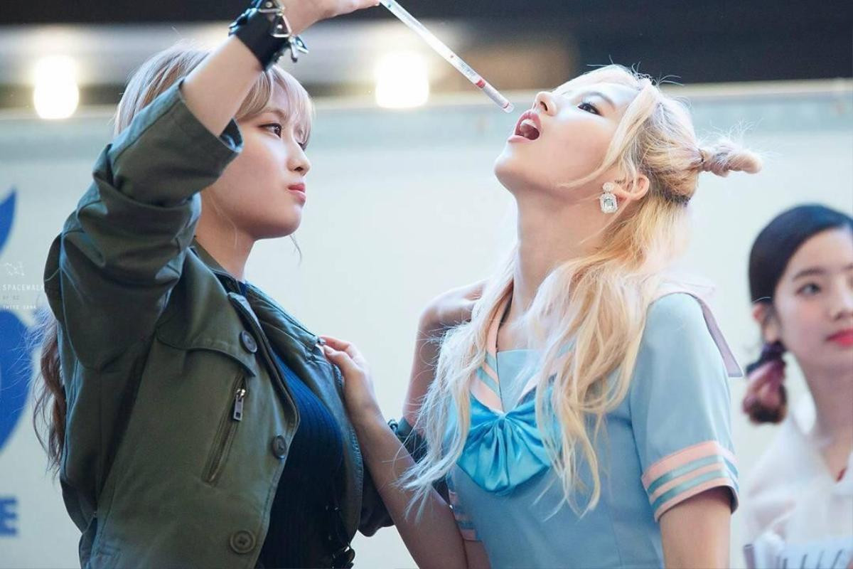 Sana và Momo (TWICE) tiết lộ cách lén ăn thịt lợn mà không bị quản lý phát hiện thời còn là thực tập sinh Ảnh 4