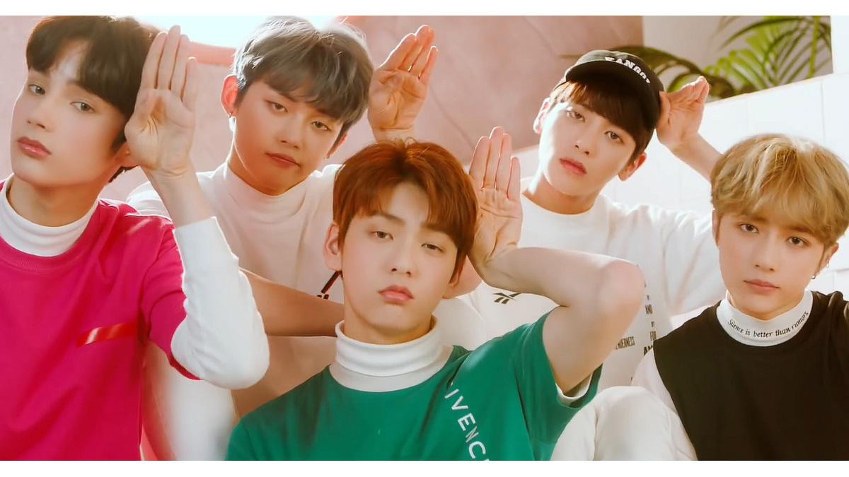 TXT phát hành teaser 'Cat & Dog' phiên bản tiếng Anh: Các chàng trai 'đàn em BTS' lăm le Mỹ tiến? Ảnh 3