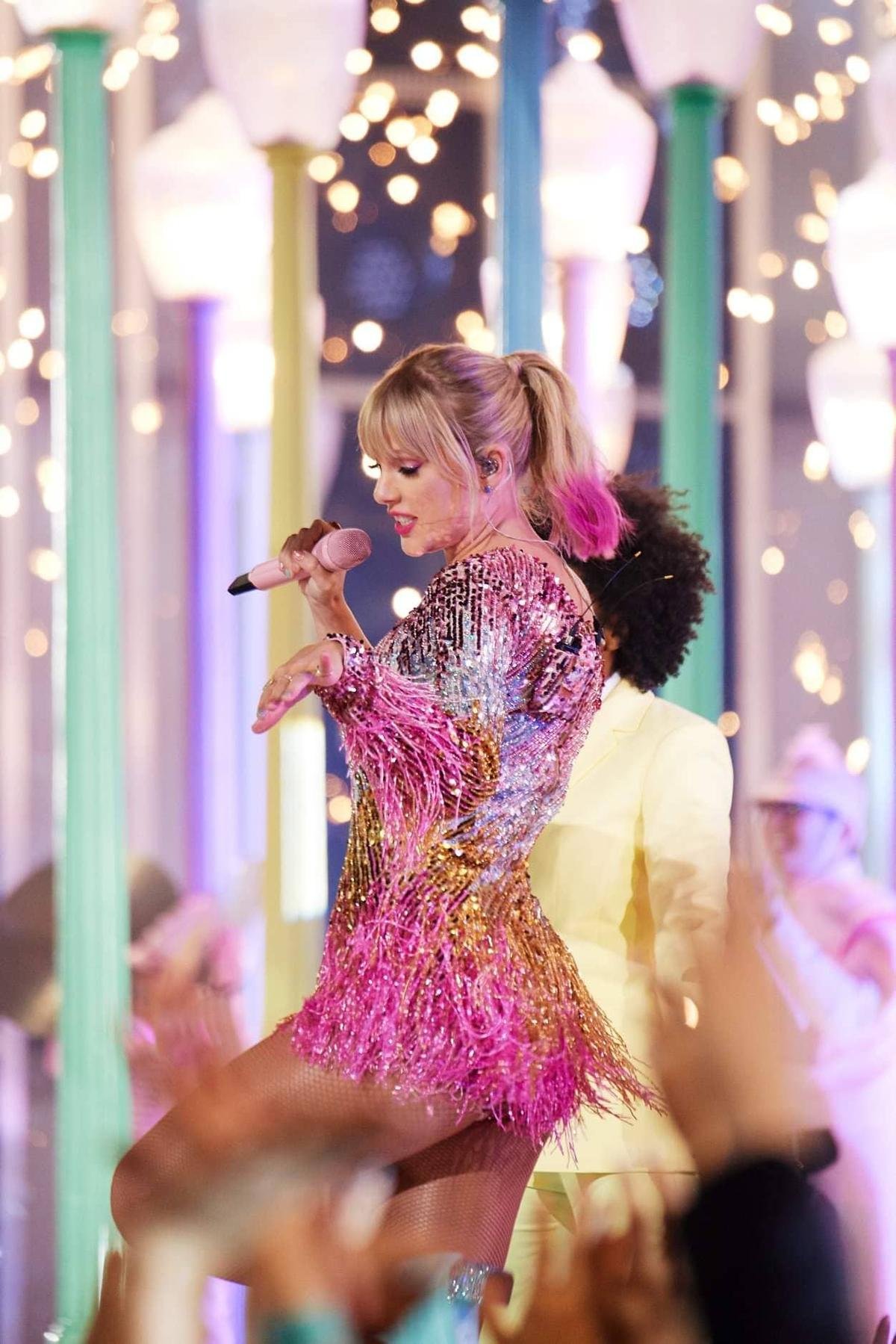 Xem ngay sân khấu mở màn tuyệt đỉnh 'ME!' từ Taylor Swift tại  Billboard Music Awards 2019! Ảnh 10