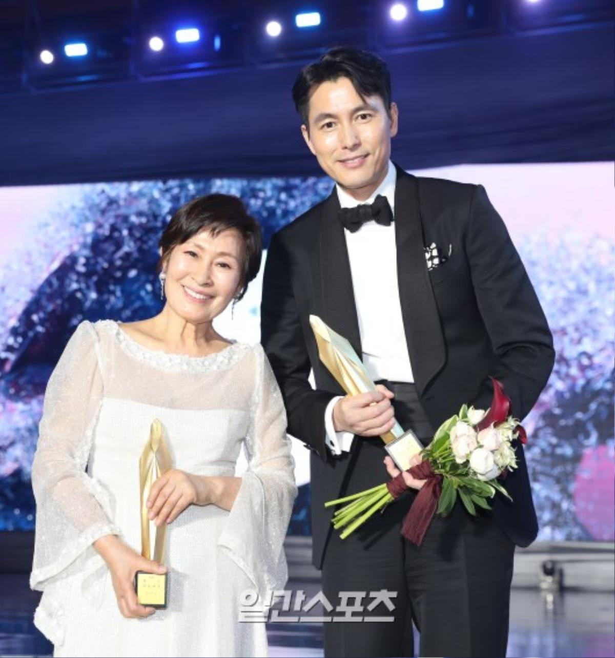 Khoảnh khắc đẹp của Han Ji Min - Hyun Bin, Park Bo Gum - Suzy tại 'Baeksang 2019' Ảnh 33