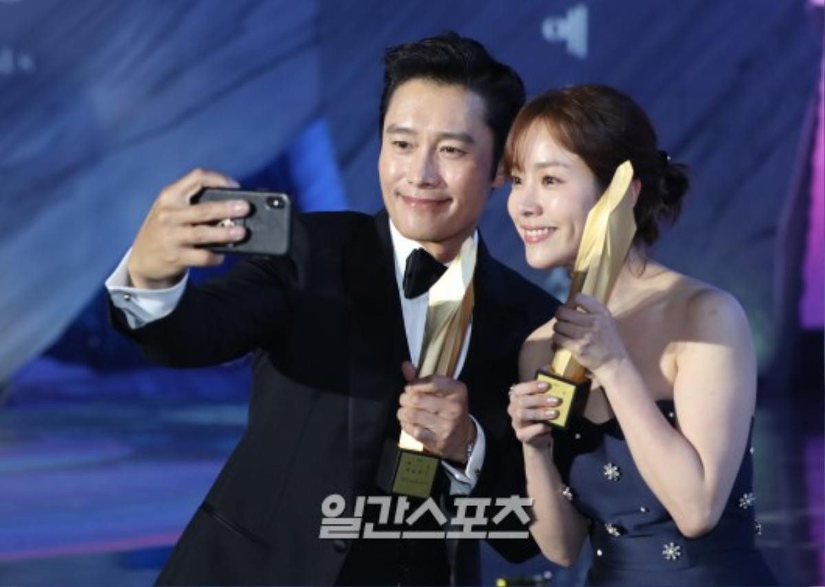 Khoảnh khắc đẹp của Han Ji Min - Hyun Bin, Park Bo Gum - Suzy tại 'Baeksang 2019' Ảnh 34