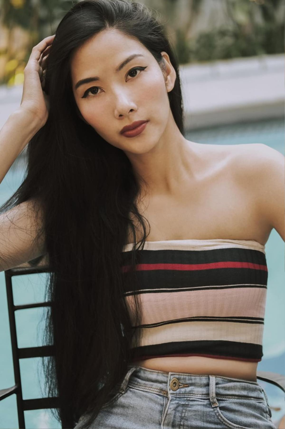 Trước thềm công bố đại diện Việt Nam thi Miss Universe 2019, Hoàng Thùy tung bộ ảnh glam shot đầy cuốn hút Ảnh 2