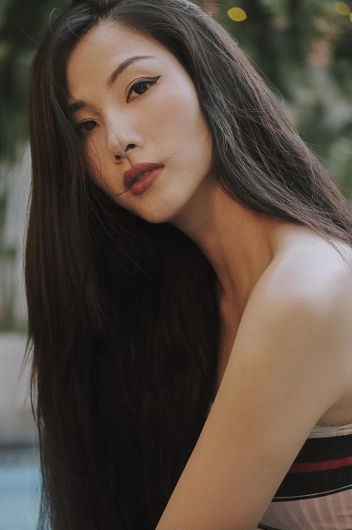 Trước thềm công bố đại diện Việt Nam thi Miss Universe 2019, Hoàng Thùy tung bộ ảnh glam shot đầy cuốn hút Ảnh 3