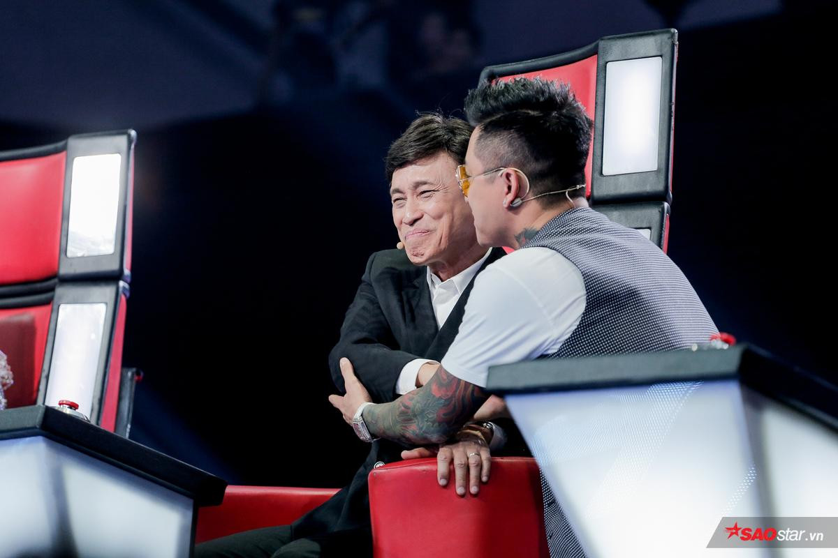 Tập cuối vòng Giấu mặt - The Voice 2019: Tuấn Hưng CHẶN Tuấn Ngọc, Thanh Hà 'cân cả thế giới' Ảnh 1