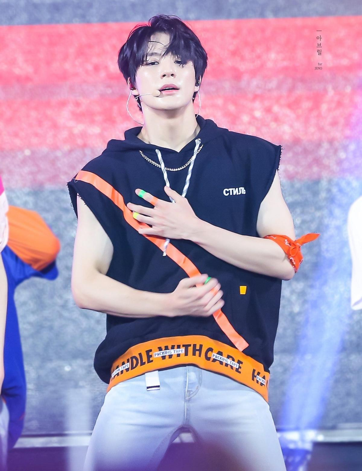 Từ bé bi còi cọc trở thành idol ‘cao to trắng thơm’, từ bao giờ mà Jeno (NCT Dream) lớn phổng lên thế này? Ảnh 18