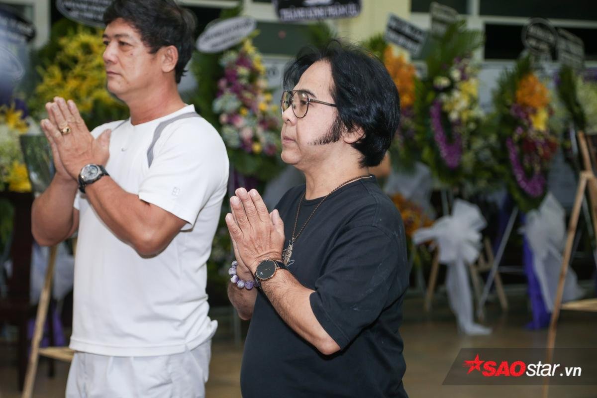 Nghệ sĩ Bạch Long, Long Nhật ngậm ngùi, Thu Trang cùng Tiến Luật đội mưa đến viếng cố nghệ sĩ Lê Bình Ảnh 3