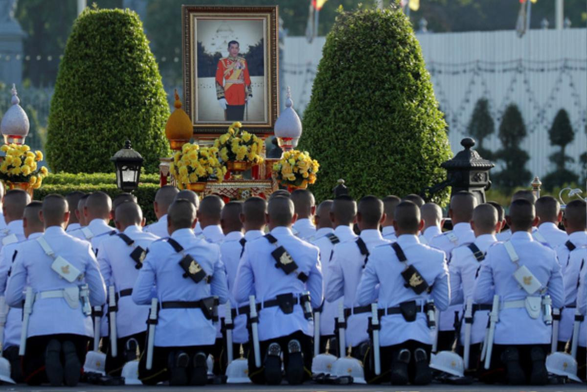 Lễ đăng cơ nhà vua Thái Vajiralongkorn qua những con số Ảnh 2