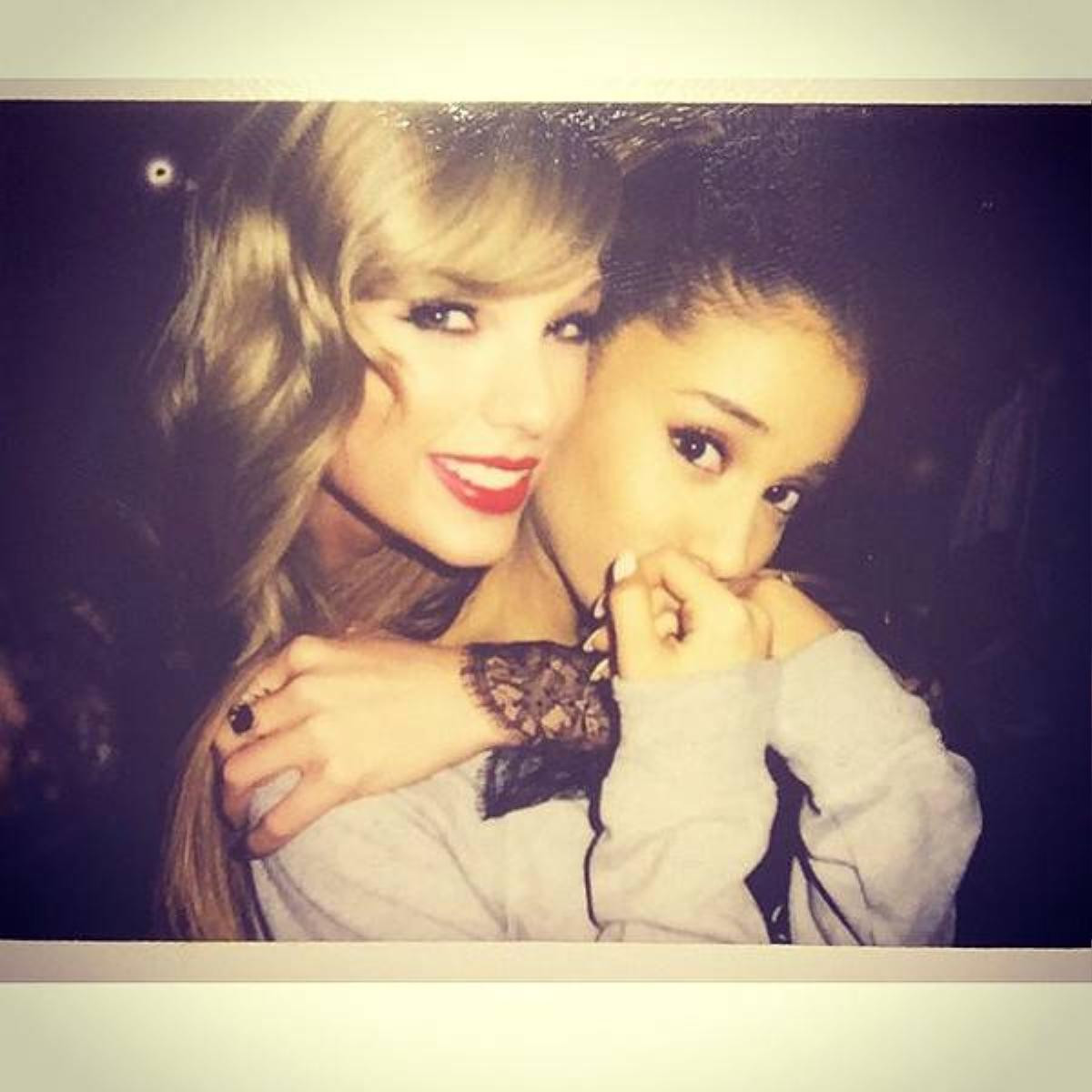 Bị bắt gặp vào chung phòng thu: Taylor Swift đã mời Ariana Grande góp giọng trong album thứ 7? Ảnh 3