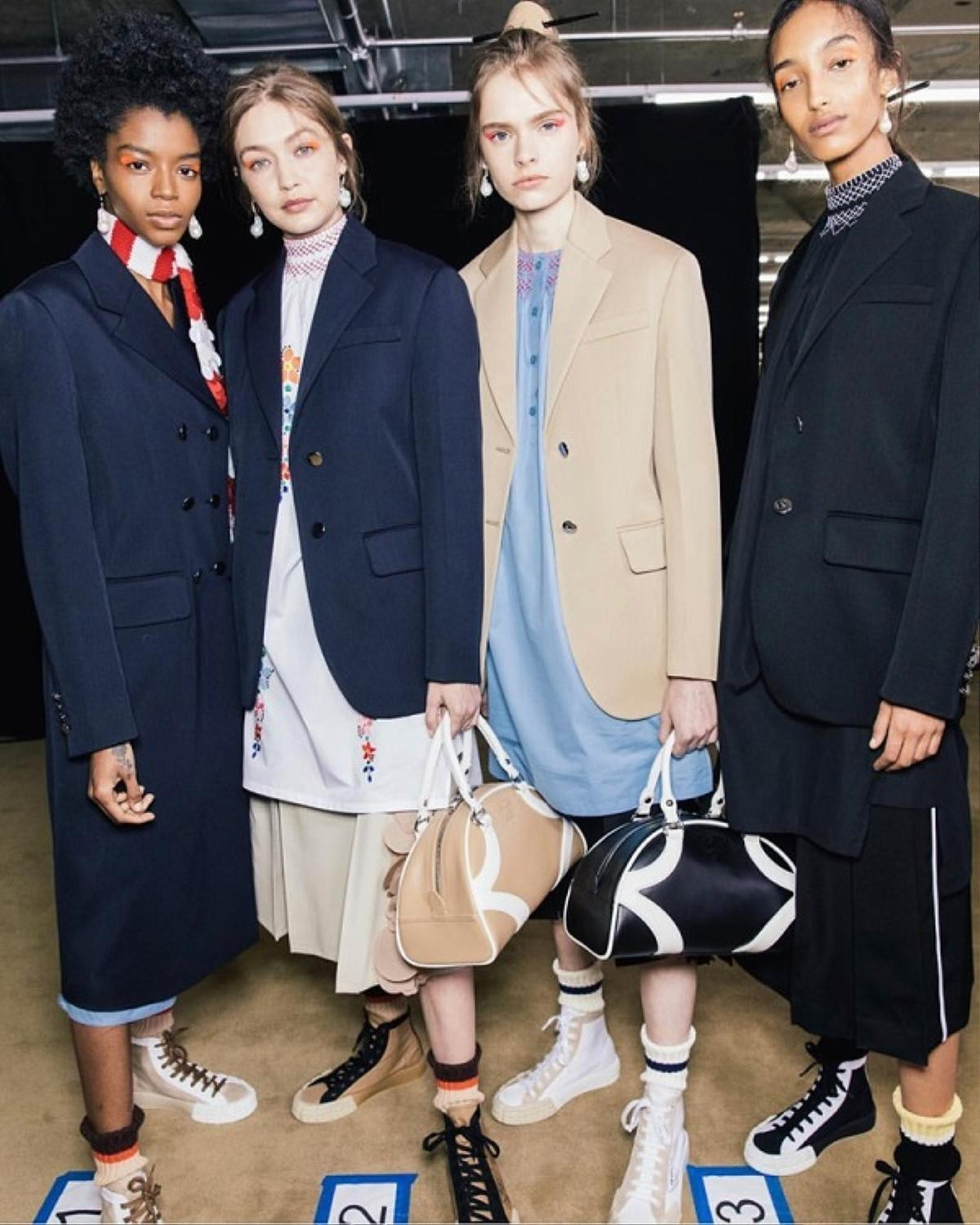 Song Hye Kyo, Gigi Hadid, NTK Marc Jacobs tựu tề tại show Resort 2020 của nhà Prada Ảnh 10