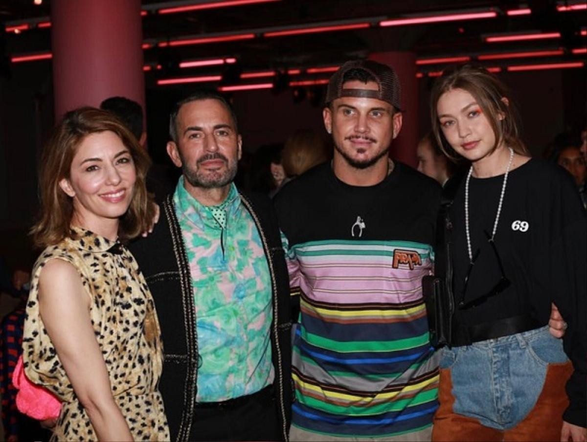 Song Hye Kyo, Gigi Hadid, NTK Marc Jacobs tựu tề tại show Resort 2020 của nhà Prada Ảnh 5