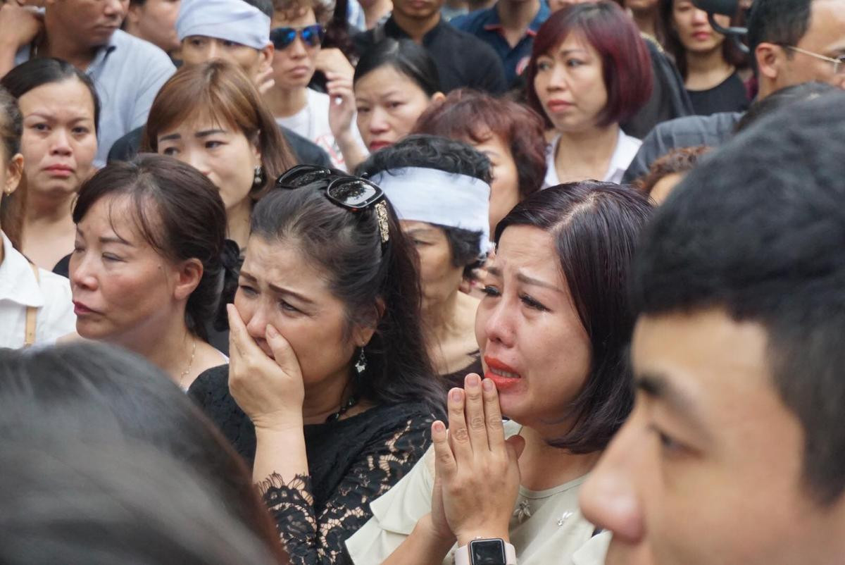 ‘Cháy vé’ đêm diễn tưởng nhớ, gây quỹ giúp đỡ hai con nữ nhân viên Nhà hát Kịch Việt Nam bị xe Mercedes tông tử vong ở hầm Kim Liên Ảnh 2