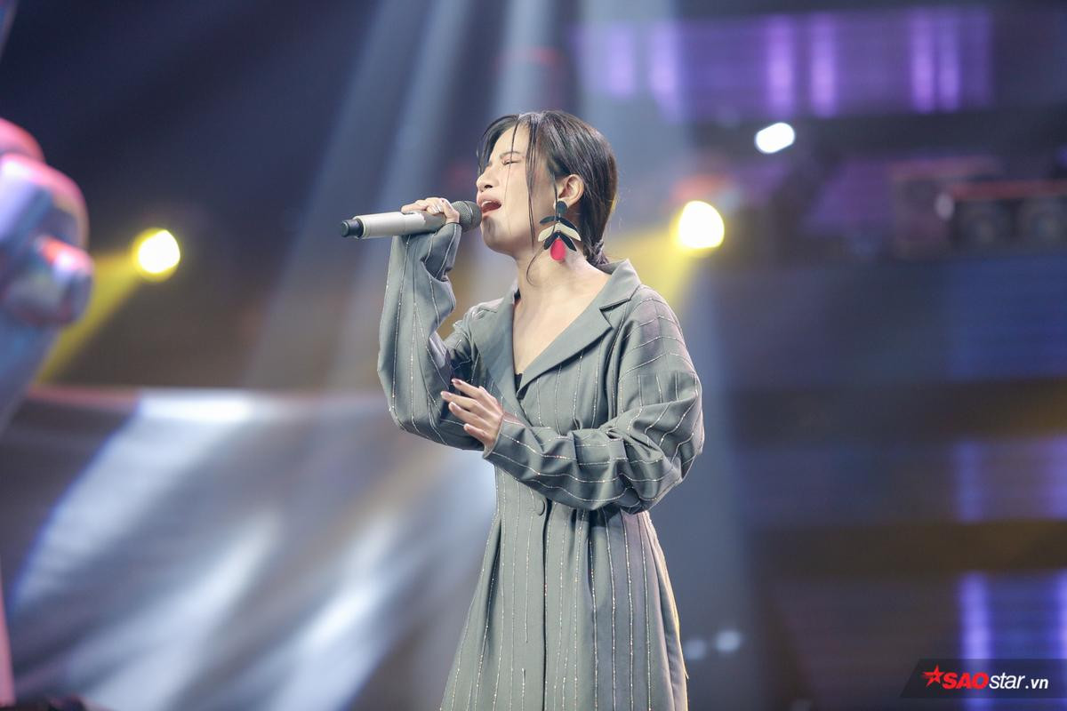 Lâm Bảo Ngọc khiến 4 HLV The Voice 2019 phát cuồng nhấn SWITCH, Tuấn Hưng loại Juky San? Ảnh 2